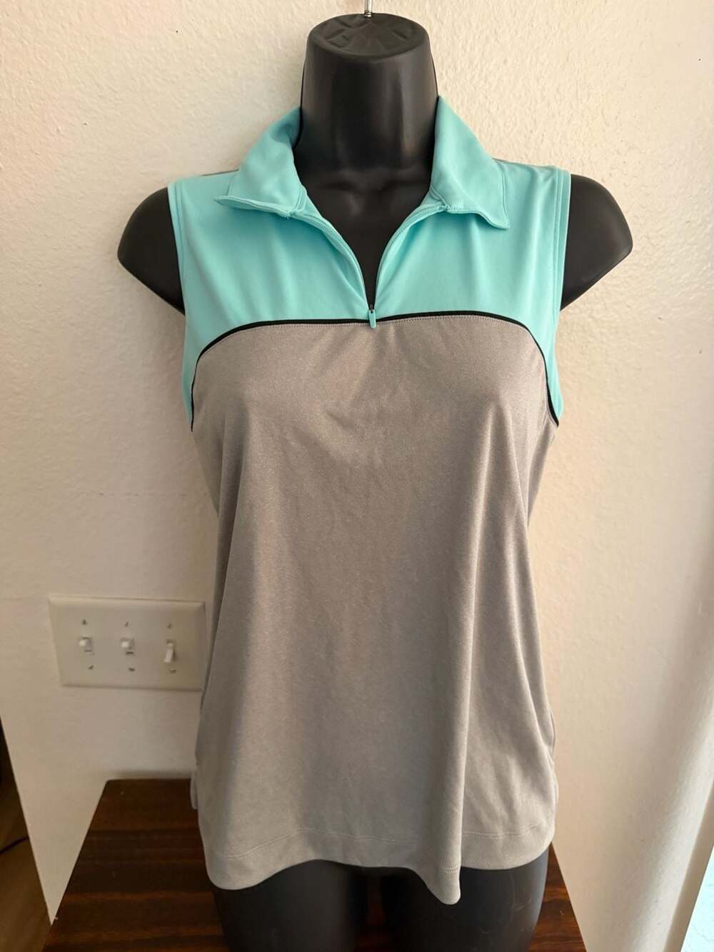 Slazenger Golf Polo Size S Sleeveless Zip Front Grey Light Blue
